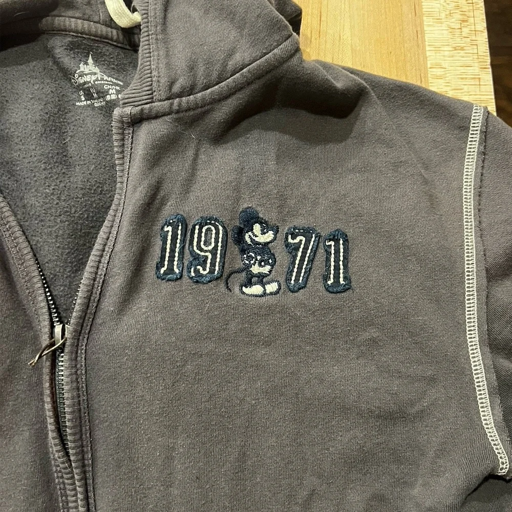 Mickey Mouse 1971 Disney Parks Hoodie Jacket Unisex Size Small‎